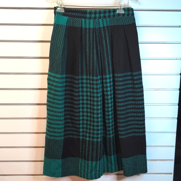 DVF Vintage   Navy/Green pleated PLAID skirt  Size 8 - Picture 3 of 7